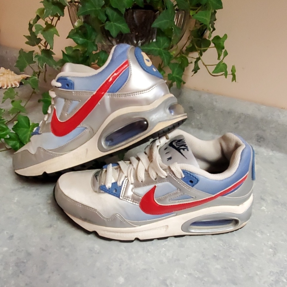 Nike Air Max Skyline Running Shoe Sneakers Size 7